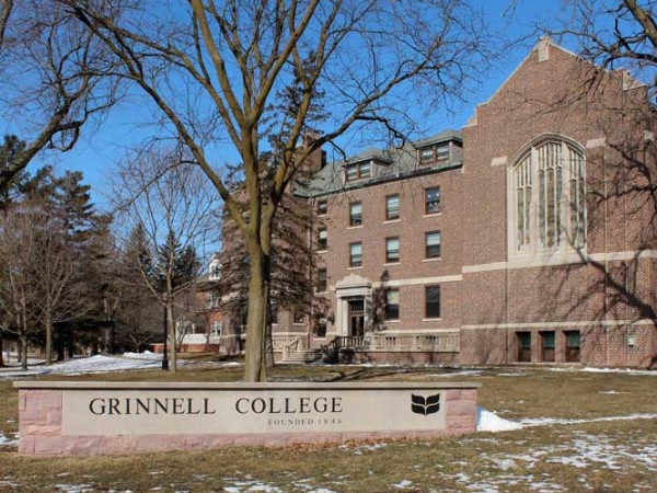 "Grinnell College" campus brick sign