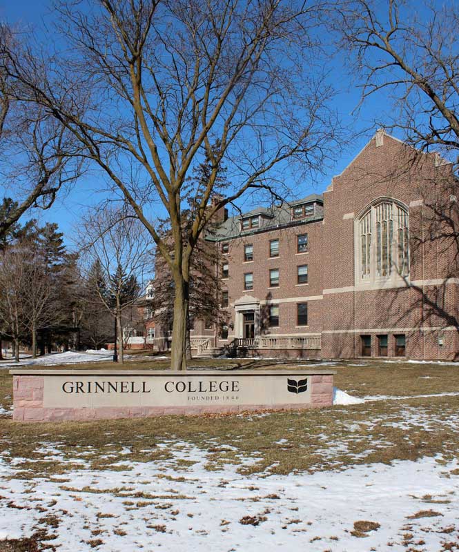 "Grinnell College" campus brick sign